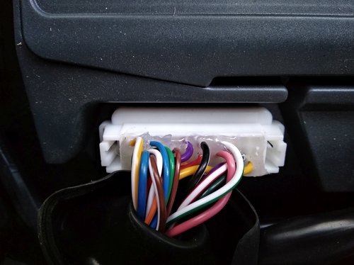 stecker am Controller mit Kabeln.jpg