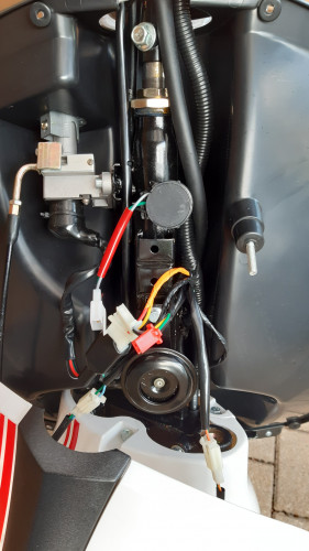 Roter Stecker ohne Verbindung.jpg