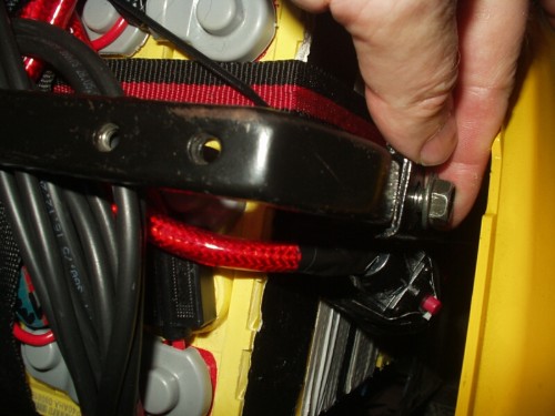 Bügel mit 2 Schrauben befestigt.jpg