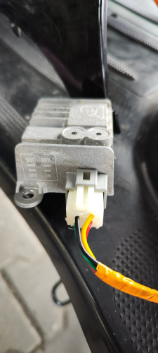 Roller alter Wandler mit Kabel.jpg
