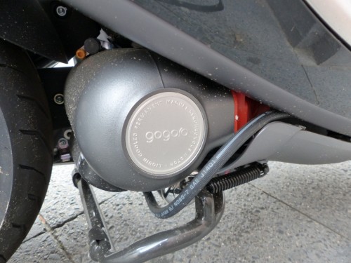 Coup-Gogoro-Berlin-Motor_und-Haubtstaender.JPG