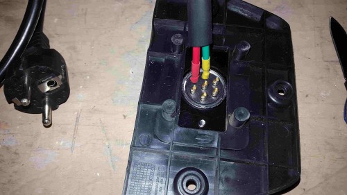 Unterseite Roller Kombilader Stecker.jpg